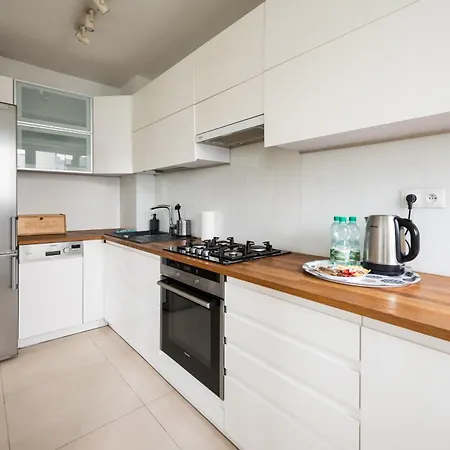 Embassy Avenue At Royal Park By Bookinghost