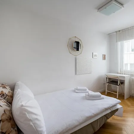 Embassy Avenue At Royal Park By Bookinghost Appartement Warschau