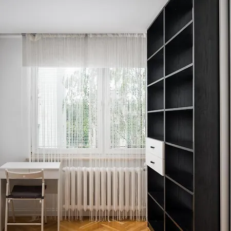 Embassy Avenue At Royal Park By Bookinghost *