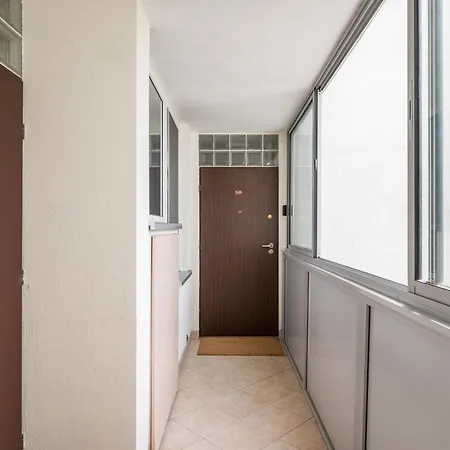 Embassy Avenue At Royal Park By Bookinghost Warszawa