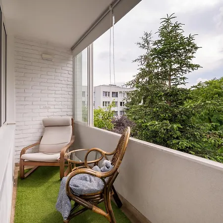 Embassy Avenue At Royal Park By Bookinghost * Warschau