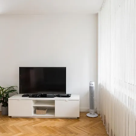 Embassy Avenue At Royal Park By Bookinghost * Warszawa