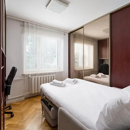 Embassy Avenue At Royal Park By Bookinghost *