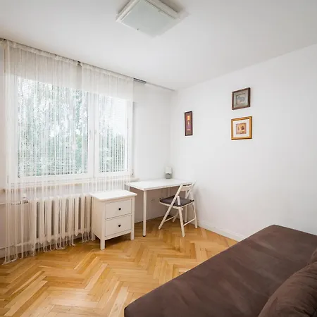 Embassy Avenue At Royal Park By Bookinghost Warschau