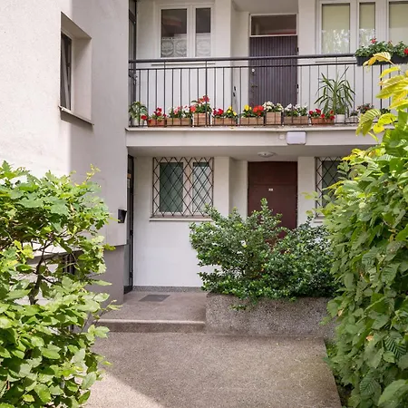 Embassy Avenue At Royal Park By Bookinghost Warschau