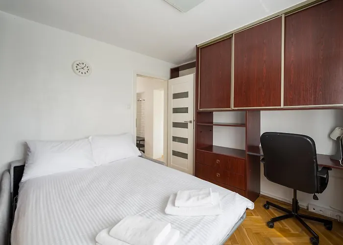 Embassy Avenue At Royal Park By Bookinghost * Warsaw