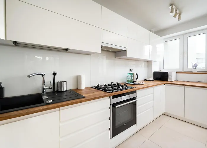 Embassy Avenue At Royal Park By Bookinghost * Warsaw