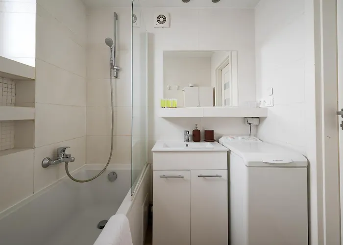 Apartment Embassy Avenue At Royal Park By Bookinghost