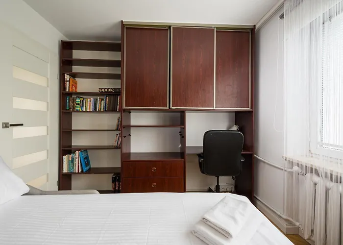 Embassy Avenue At Royal Park By Bookinghost * Warsaw