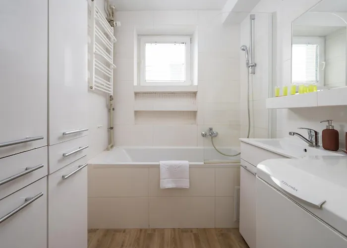 Apartment Embassy Avenue At Royal Park By Bookinghost *