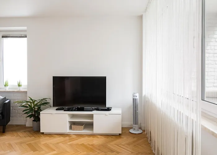 Embassy Avenue At Royal Park By Bookinghost * Warsaw