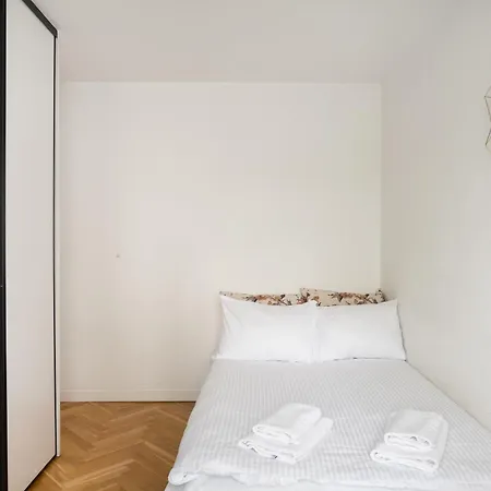 Embassy Avenue At Royal Park By Bookinghost Varšava