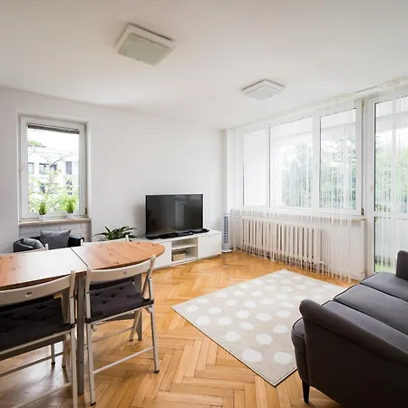 Embassy Avenue At Royal Park By Bookinghost Varšava