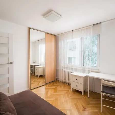 Embassy Avenue At Royal Park By Bookinghost Varšava